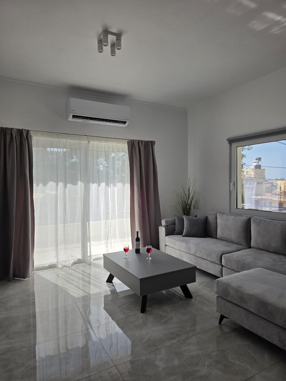 Living room, Seating area, air conditioner