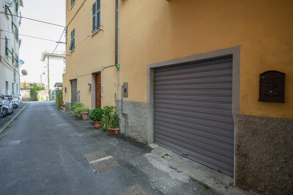 Property building, Day, Neighbourhood, Street view