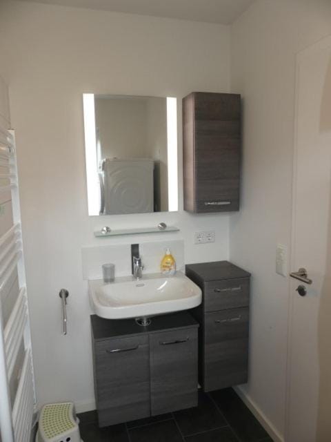 6 Personen Ferienhaus mit zwei Duschen und Toiletten, Sauna, Whirlpool und Kaminofen in Otterndorf House in Otterndorf