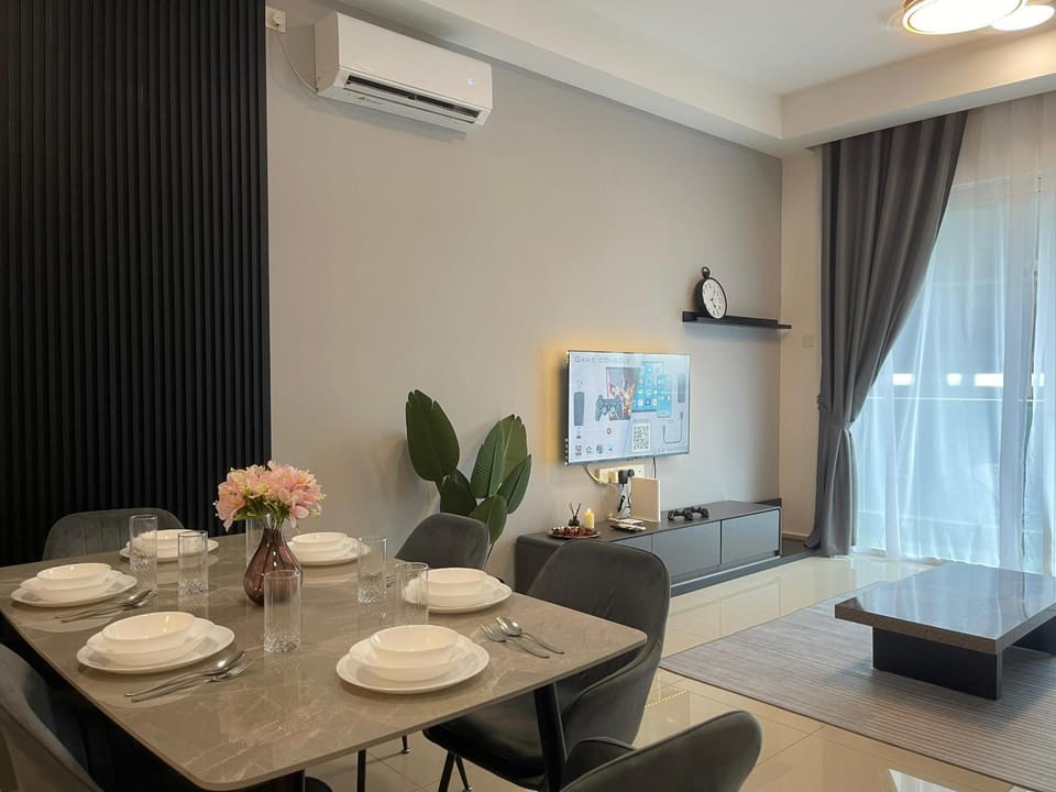 TV and multimedia, Living room, Dining area, air conditioner