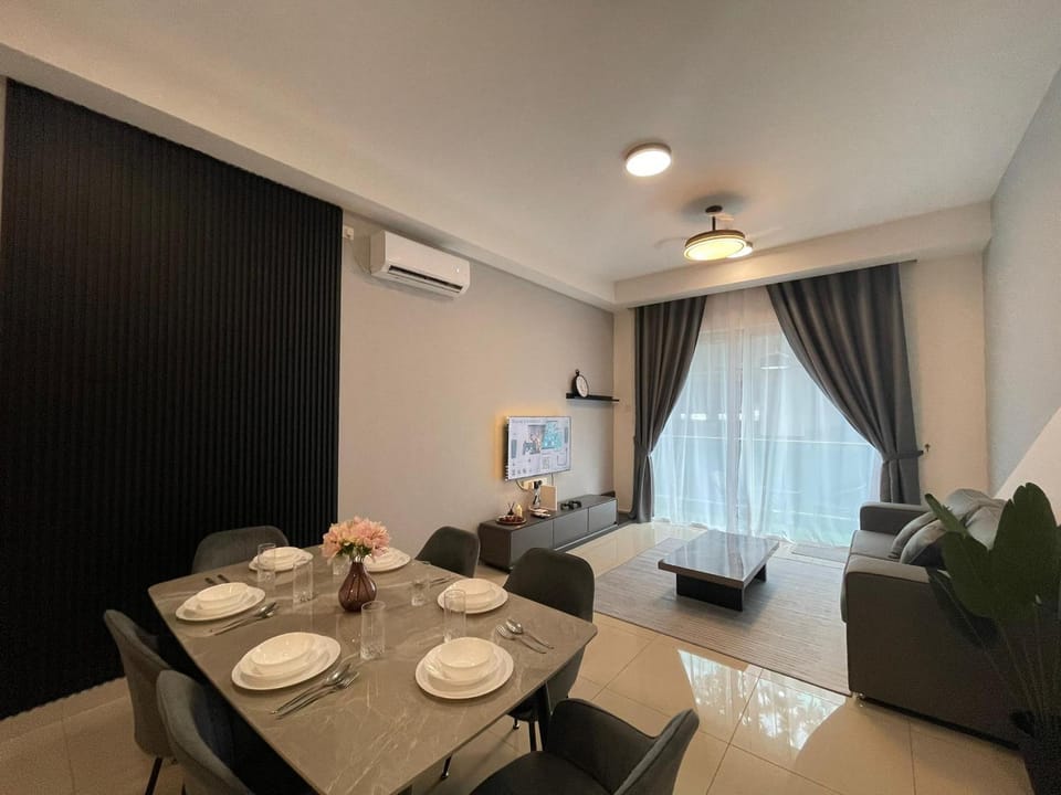 TV and multimedia, Living room, Seating area, Dining area, air conditioner