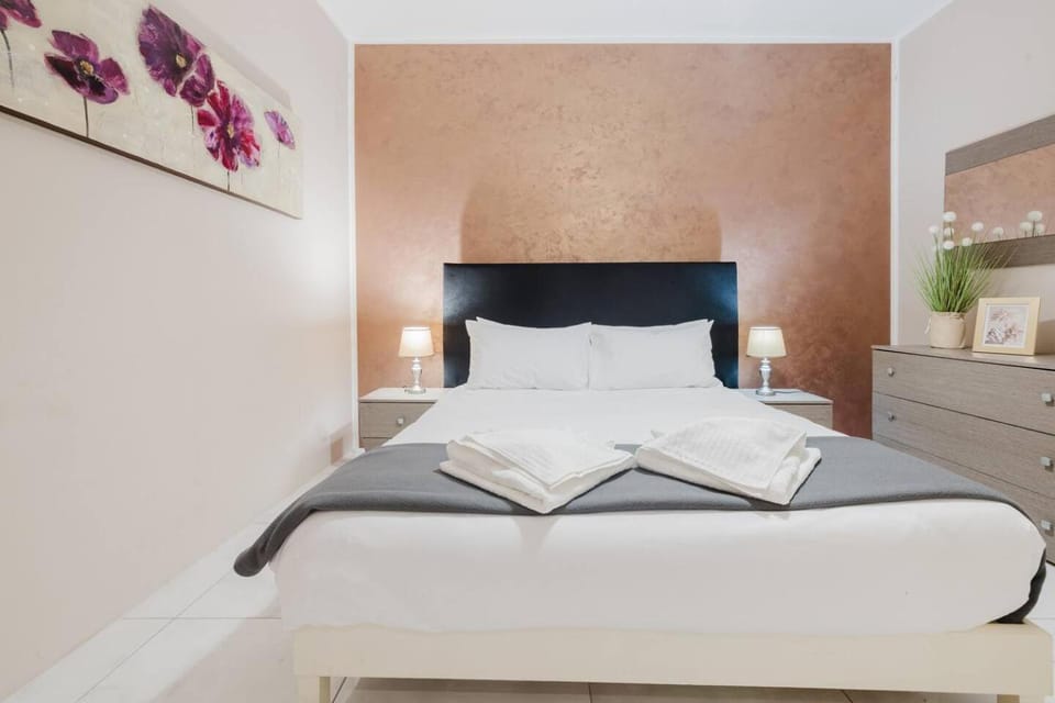 St Julians centre 3BED with views! by Homely Apartment in Saint Julians