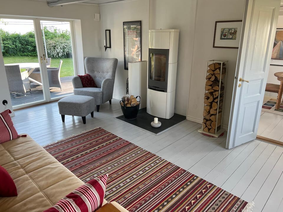 Living room, Seating area, fireplace, internet