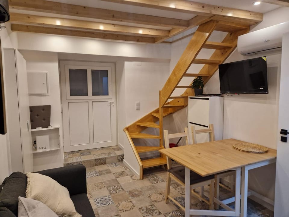 TV and multimedia, Meals, air conditioner