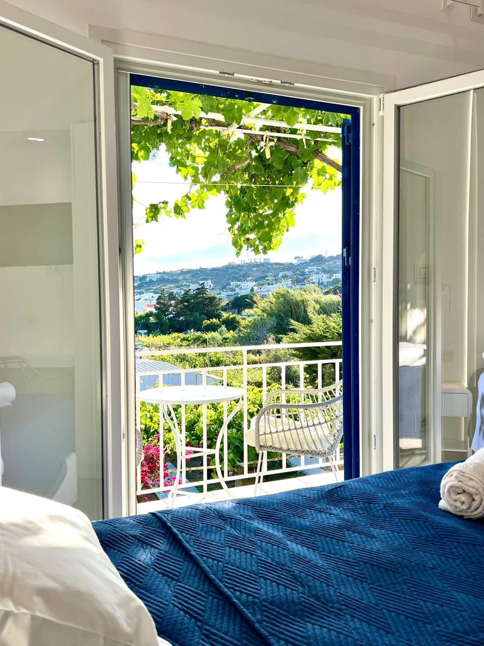 Bed, Day, Natural landscape, View (from property/room), Balcony/Terrace, Photo of the whole room, Bedroom, Mountain view