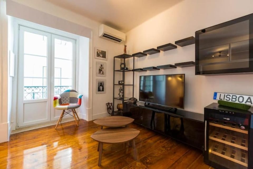 Communal lounge/ TV room, Living room, air conditioner