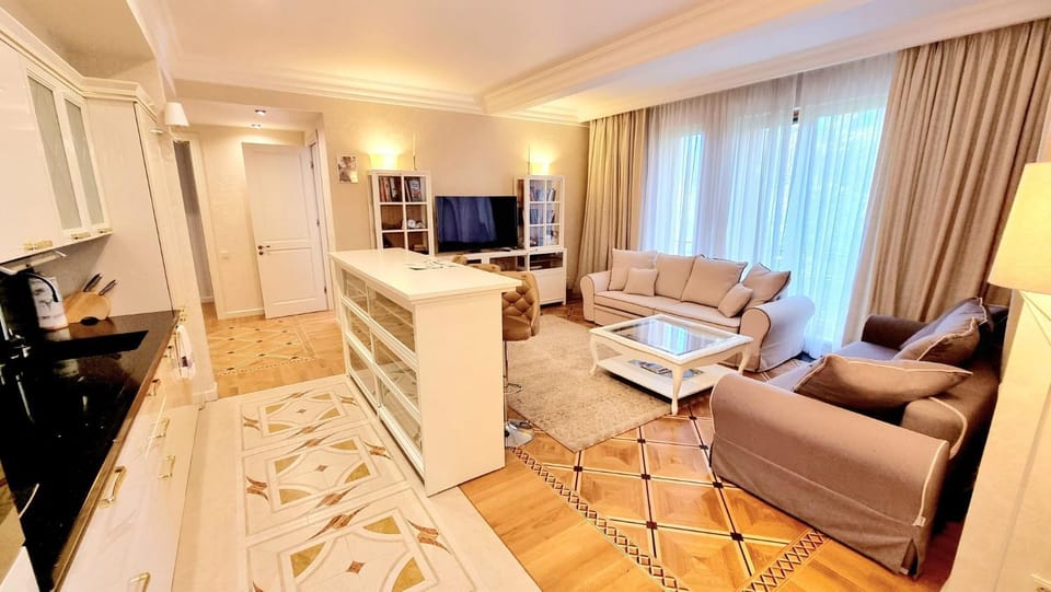 Kitchen or kitchenette, Living room