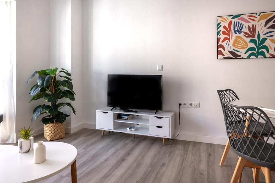 TV and multimedia, Living room, Evening entertainment