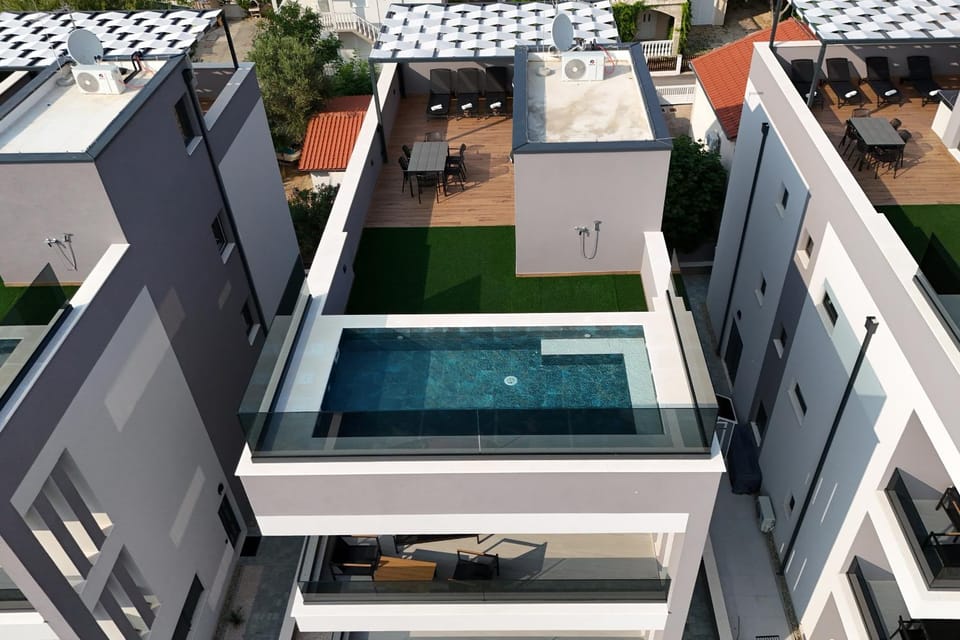 Balcony/Terrace, Evening entertainment, Swimming pool