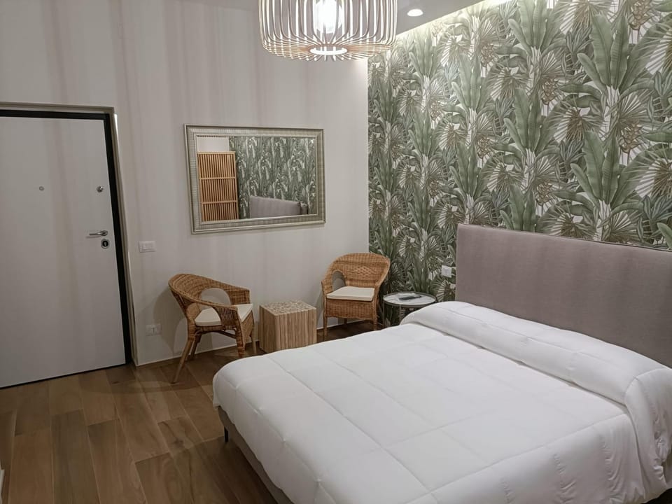 Bed, Seating area, Bedroom