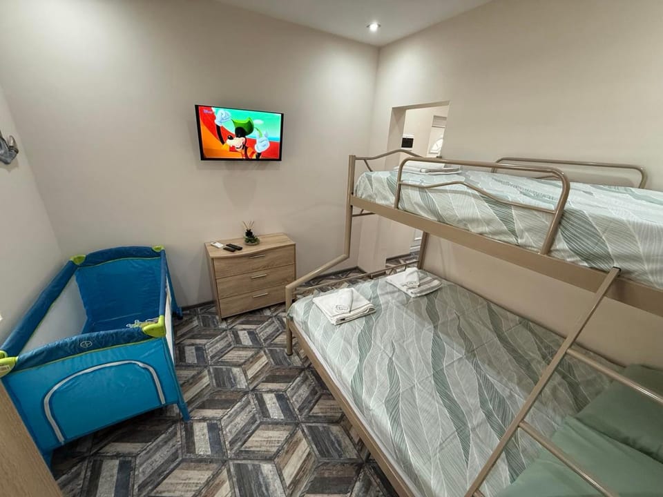 Bed, TV and multimedia, Bedroom, bunk bed