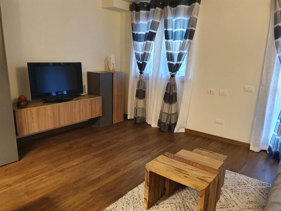 TV and multimedia, Living room, Evening entertainment