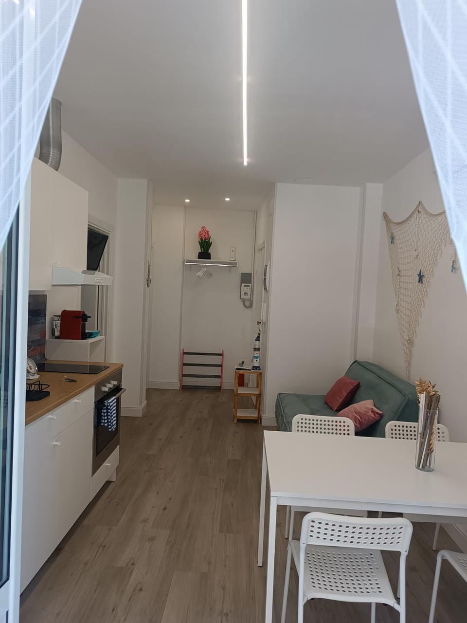TV and multimedia, Kitchen or kitchenette, Living room, Seating area, Dining area, oven, pet friendly, stove