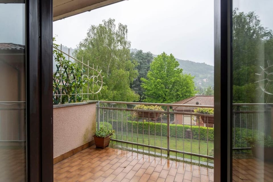 Vintage Lake Flat 20m from Lake Lugano Apartment in Canton of Ticino