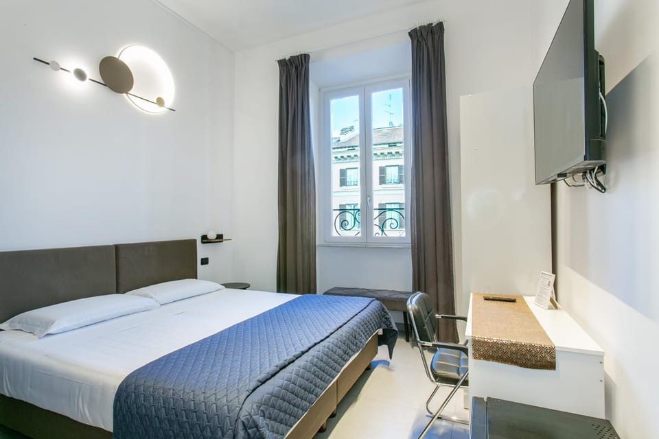 Bed, TV and multimedia, Bedroom