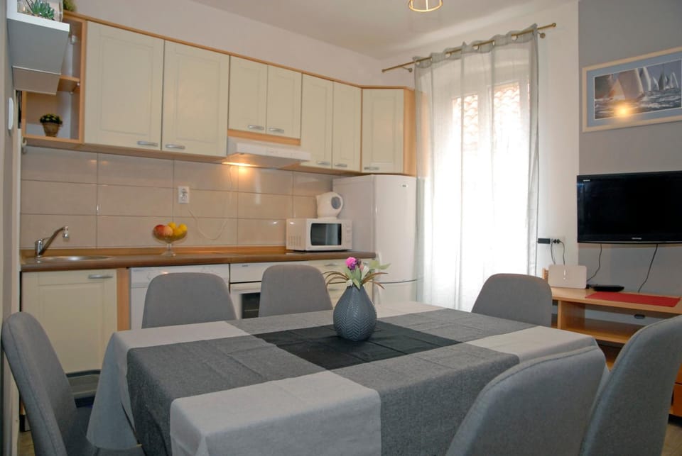 Apartment Tina Apartment in Komiža