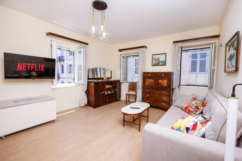 TV and multimedia, Living room, Seating area