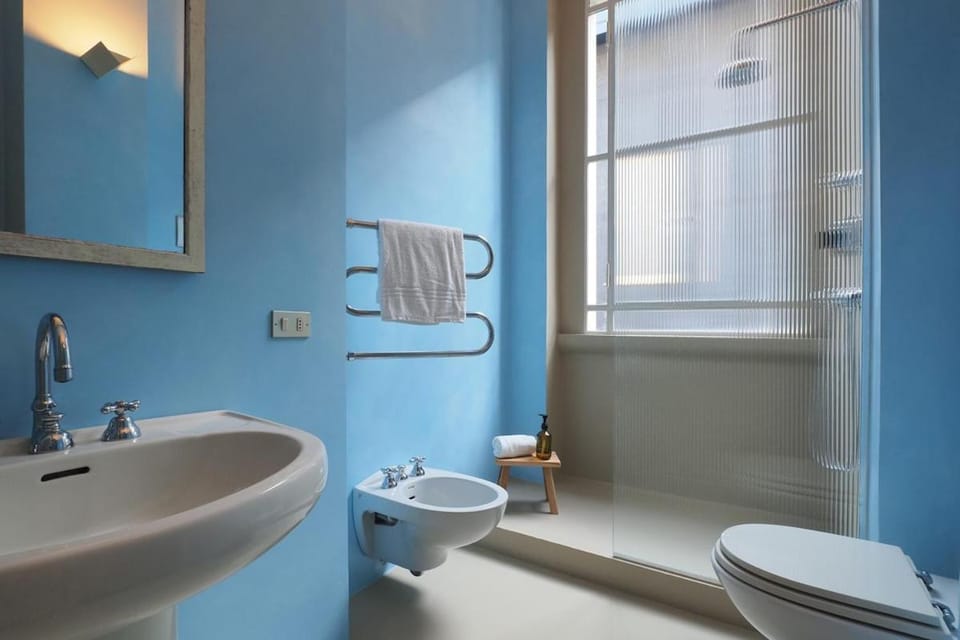 Shower, Toilet, Bathroom, bidet, towels