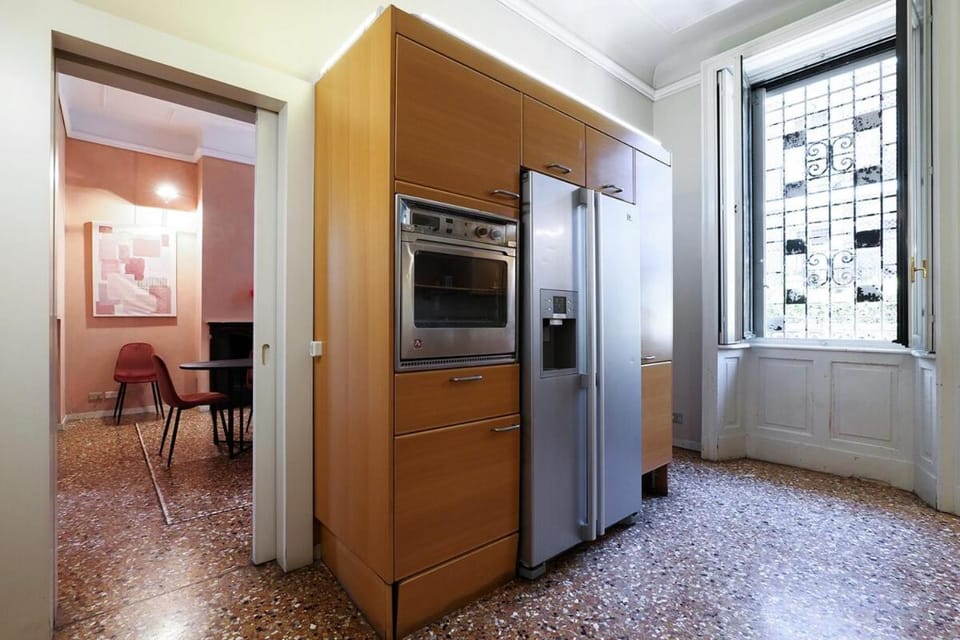 Kitchen or kitchenette, oven
