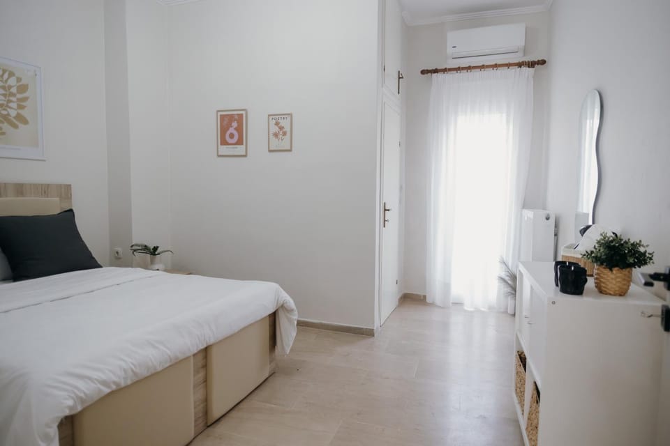 Bed, Photo of the whole room, Bedroom, air conditioner