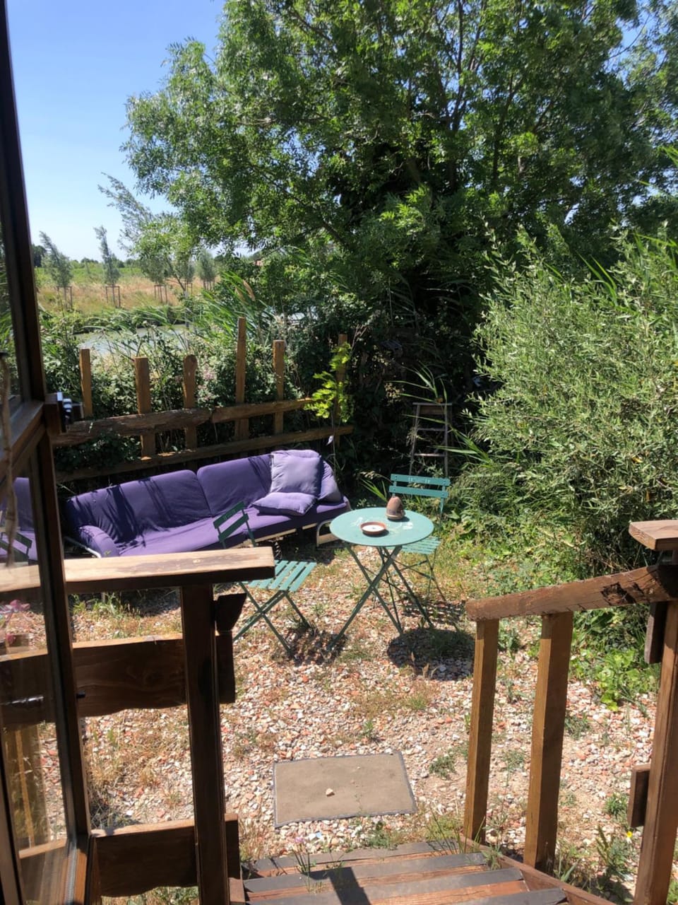 Roulotte au bord du canal du midi argeliers Campground/ 
RV Resort in Occitanie