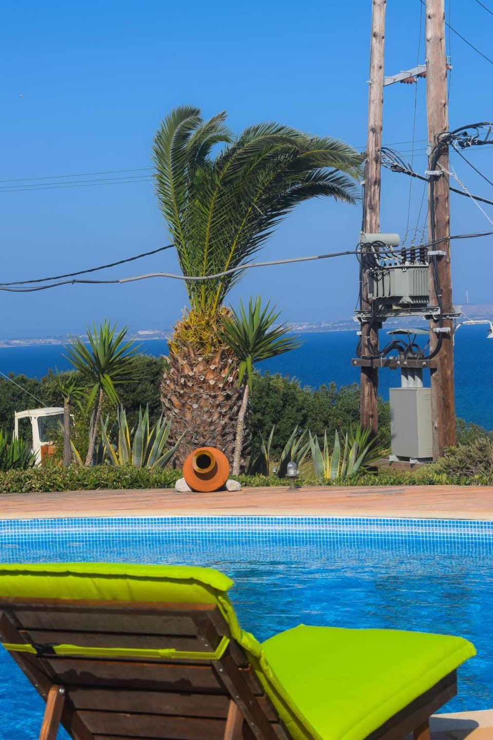 Pool view, Swimming pool, sunbed