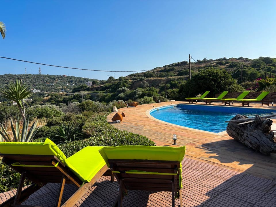 Mountain view, Pool view, Swimming pool, sunbed