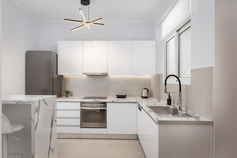 Coffee/tea facilities, Kitchen or kitchenette, dishwasher, oven, stove, toaster