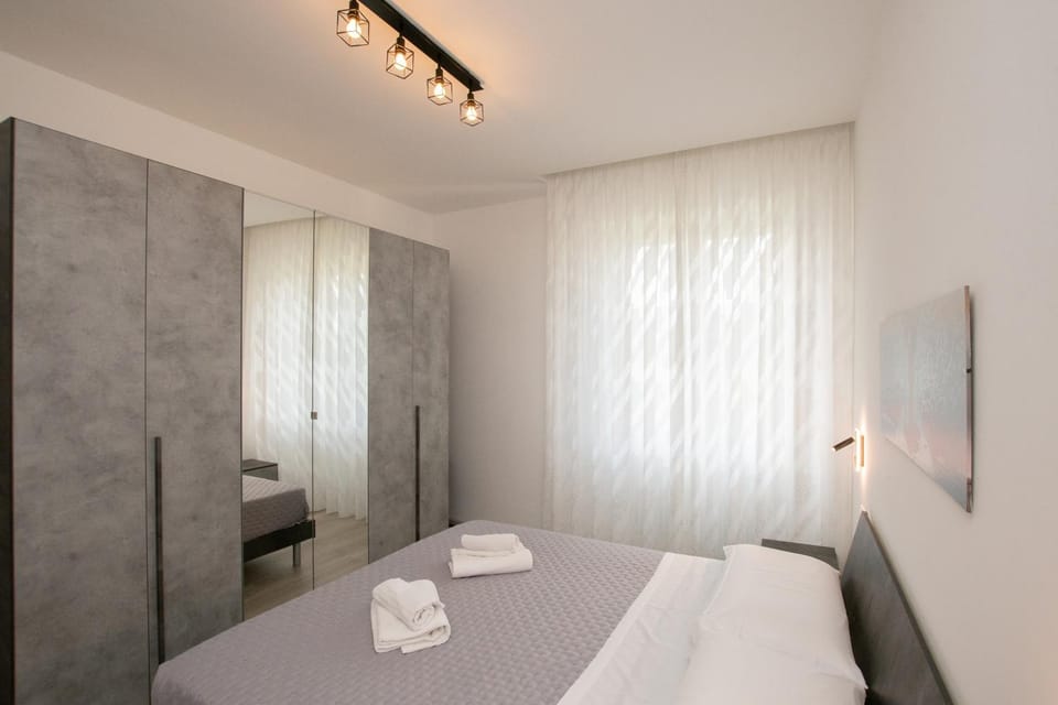 Bed, Photo of the whole room, Bedroom, towels, wardrobe