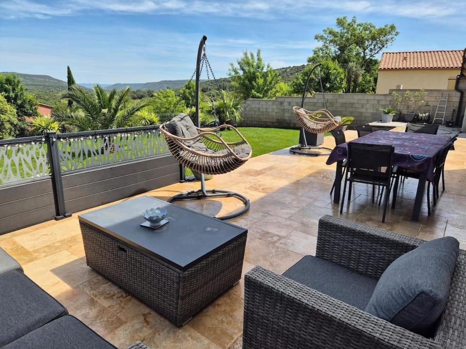 Villa 8 pers avec SPA, vue panoramique et jardin près du Salagou Villa in Occitanie