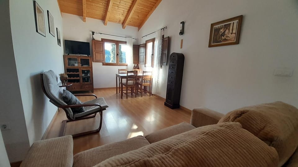 TV and multimedia, Living room, Dining area, City view, Mountain view