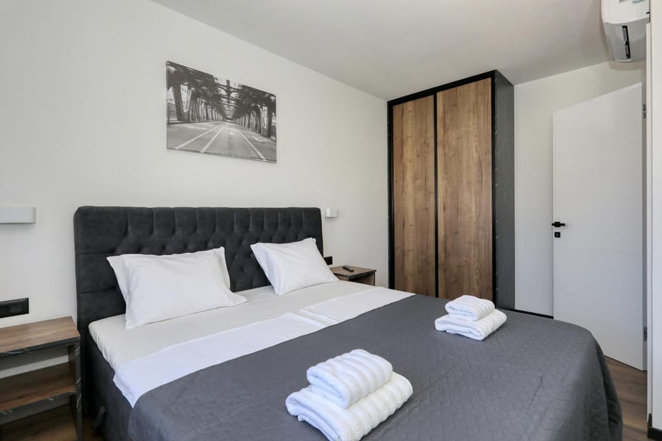 Bed, Bedroom, wardrobe