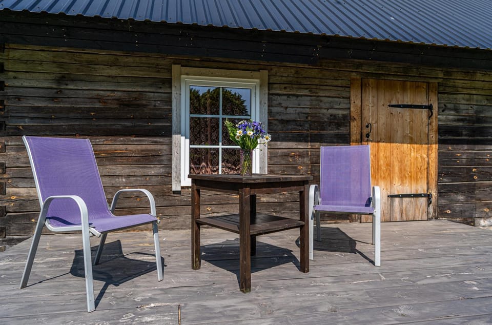 Patio, Day, Dining area