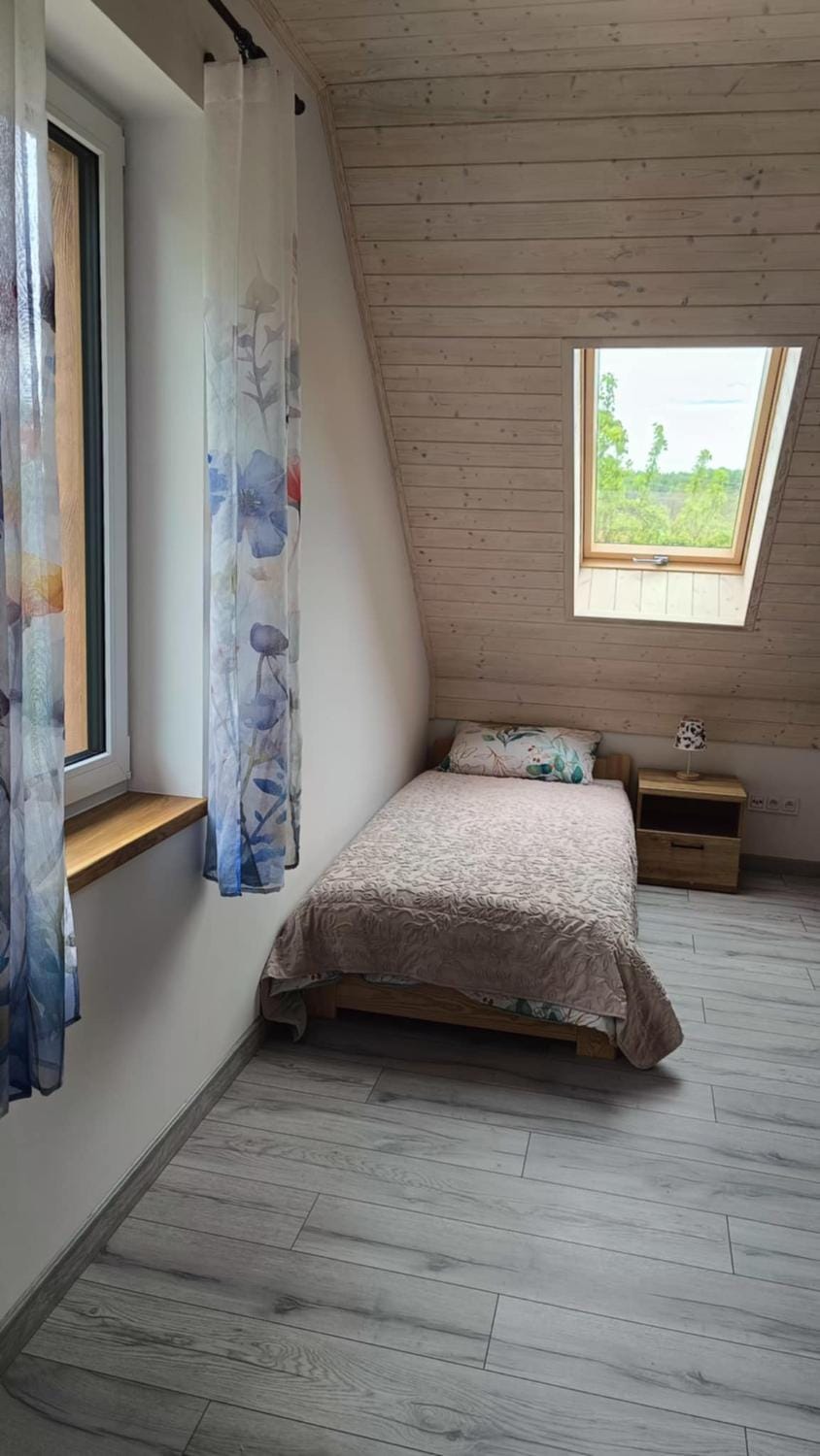 Bed, Other, Other, Other, Photo of the whole room, Seating area, Bedroom, towels, towels