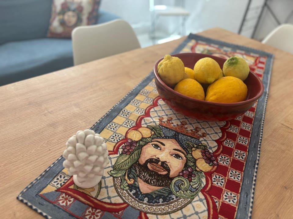 Living room, Food, Breakfast