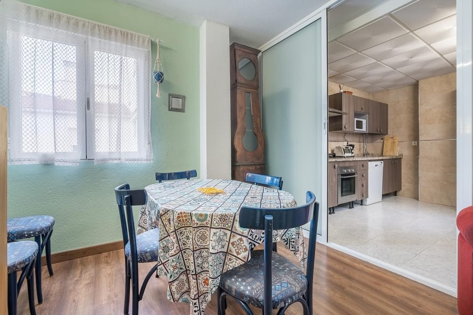 Property building, Kitchen or kitchenette, Living room
