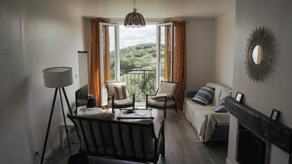 Natural landscape, View (from property/room), Balcony/Terrace, Living room, Seating area, Mountain view