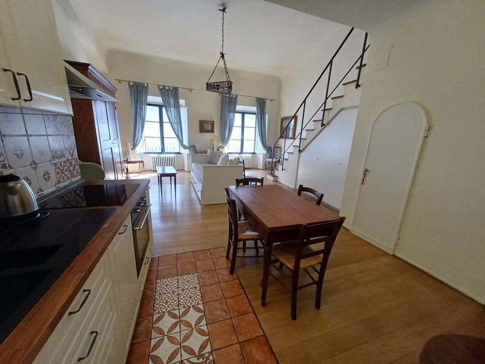 Kitchen or kitchenette, Living room, Seating area, Dining area, stove