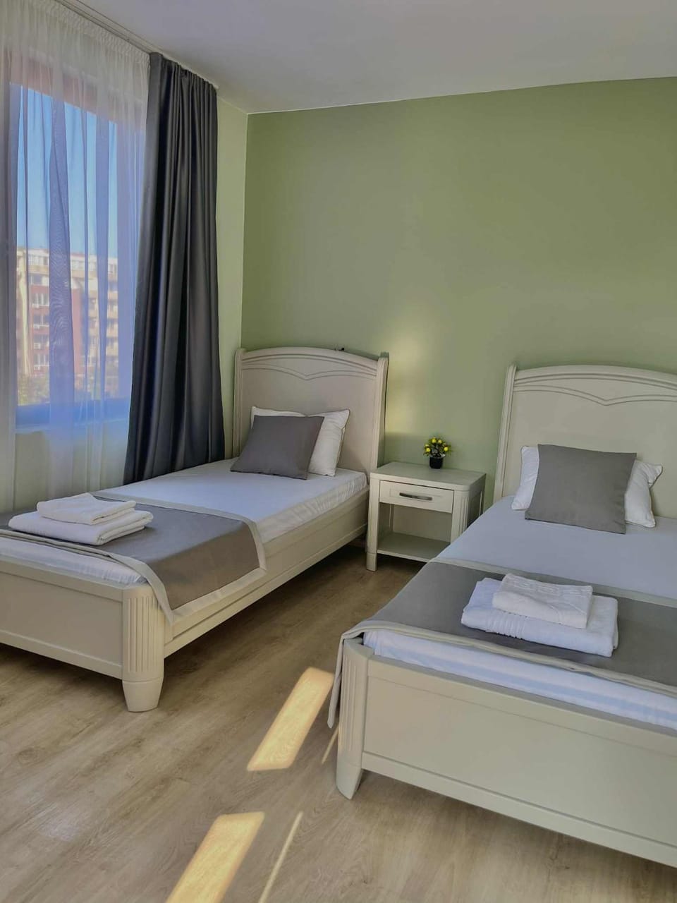 Bed, towels