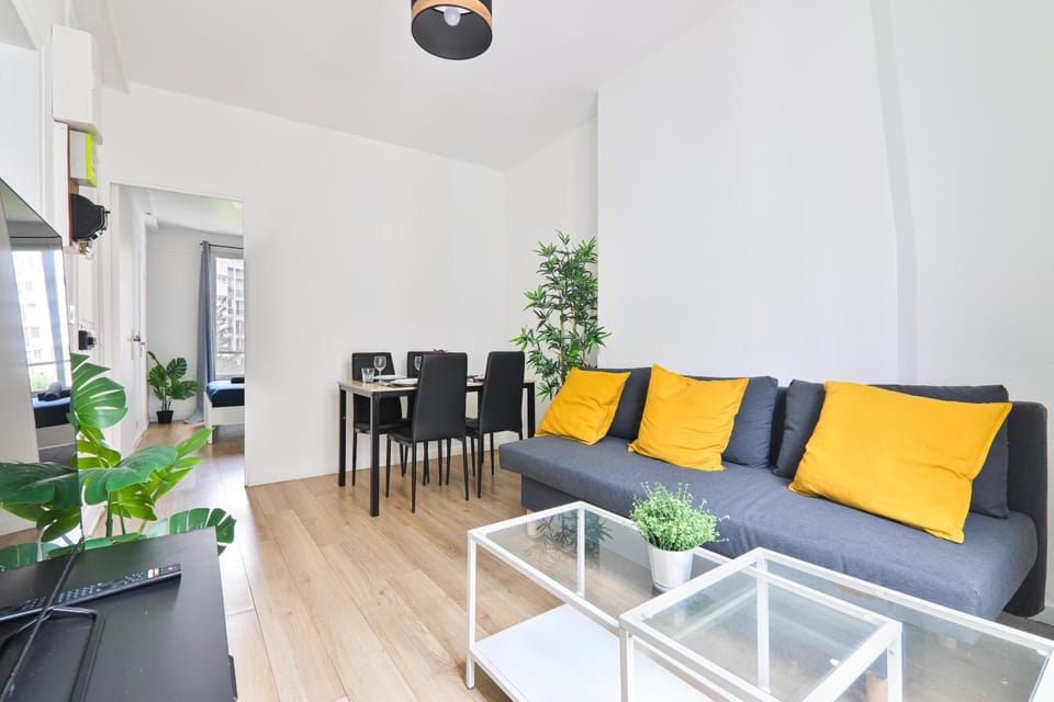 Bed, Living room