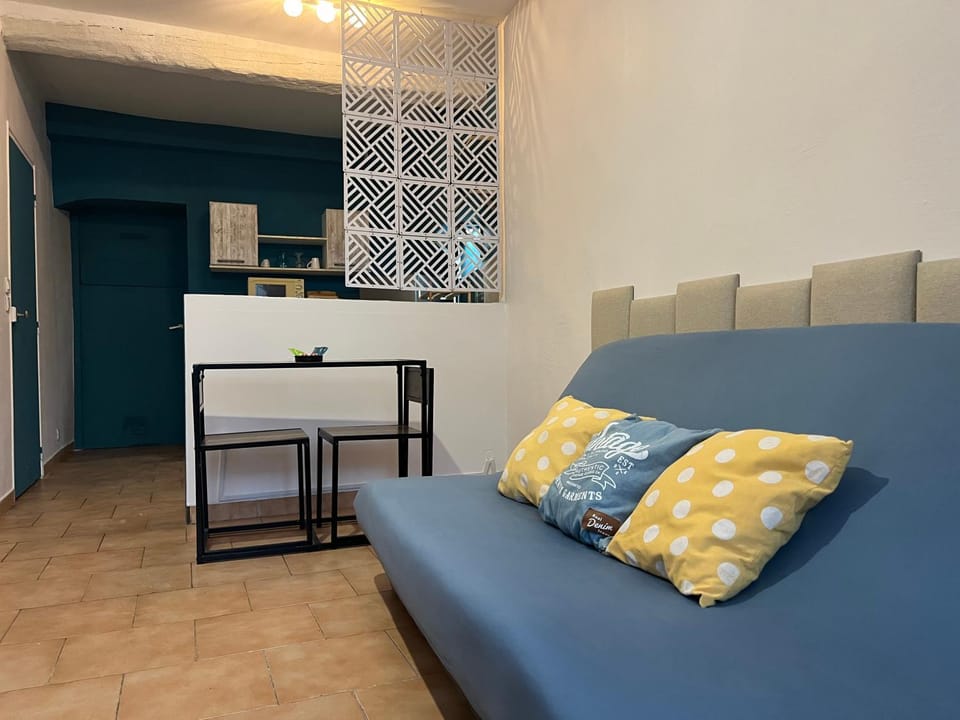 Kitchen or kitchenette, Living room, Photo of the whole room, Seating area