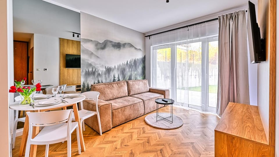 TV and multimedia, Living room, Seating area, Dining area