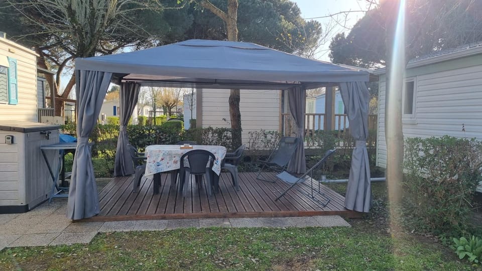 Mobil home 4 personnes sur camping 3 étoiles à 150m de la plage Campground/ 
RV Resort in Nouvelle-Aquitaine