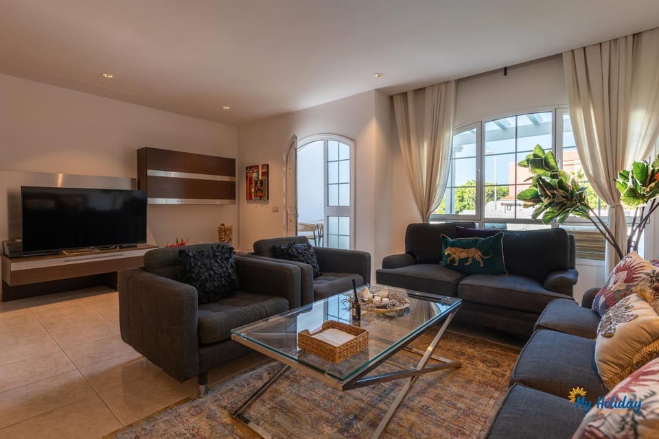 TV and multimedia, Living room, Seating area