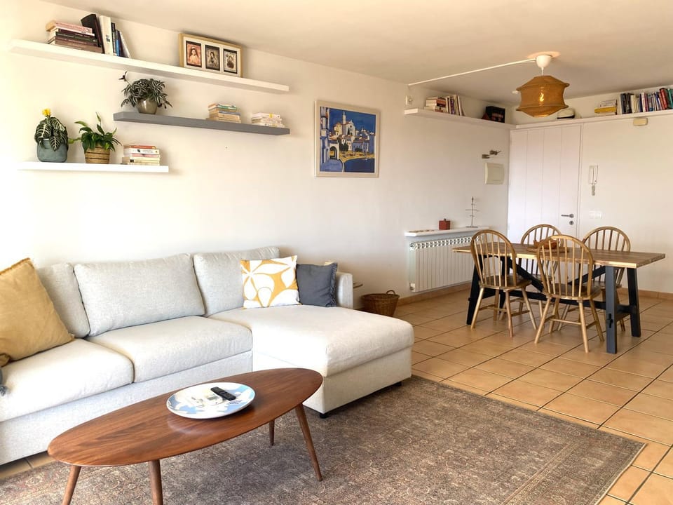 SAGUARDA II - Apartamento con terraza y vistas al mar Apartment in Cadaqués