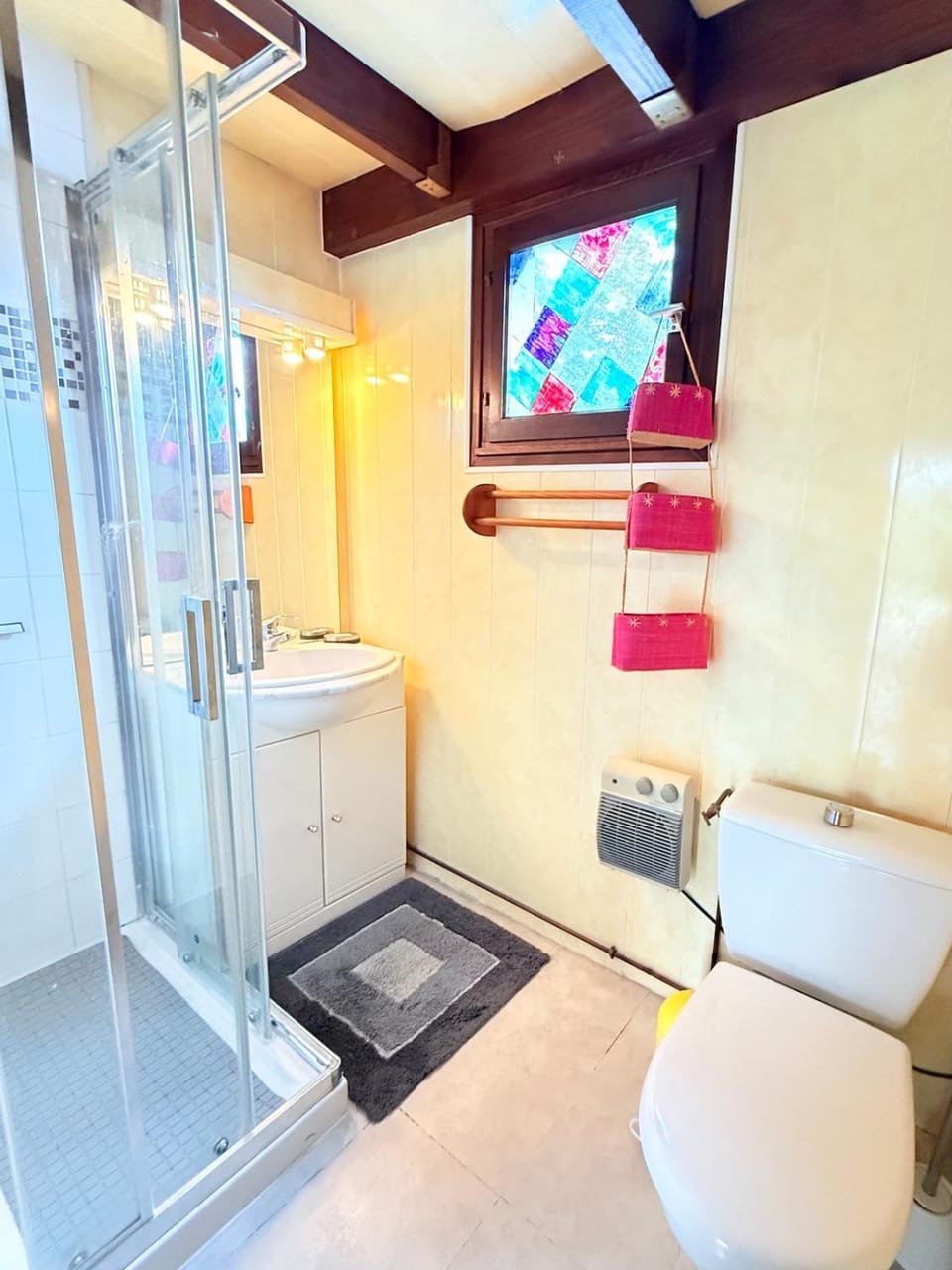 Shower, Toilet