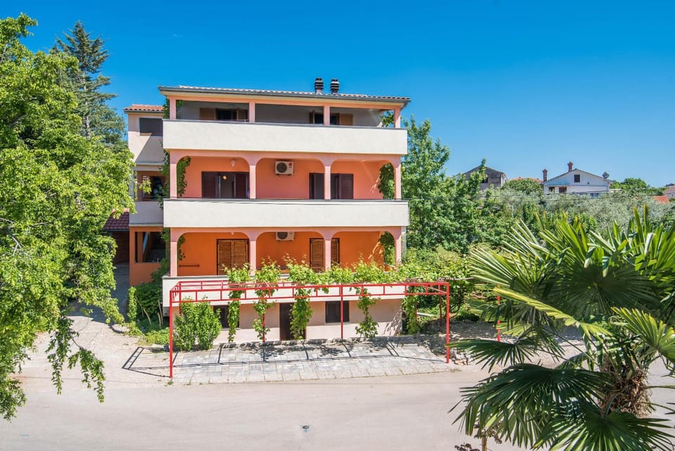 Property building, Day, Natural landscape, Balcony/Terrace