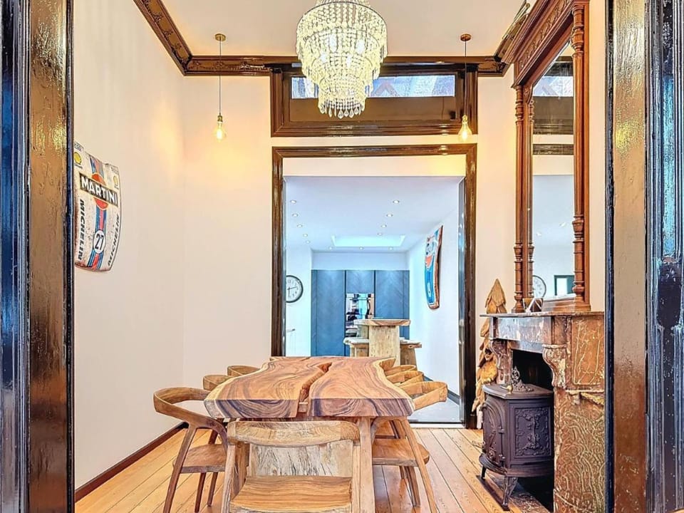 Kitchen or kitchenette, Living room, Seating area, Dining area