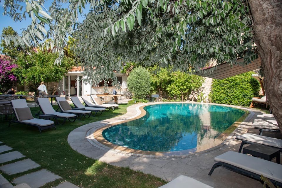 Restaurant/places to eat, Swimming pool