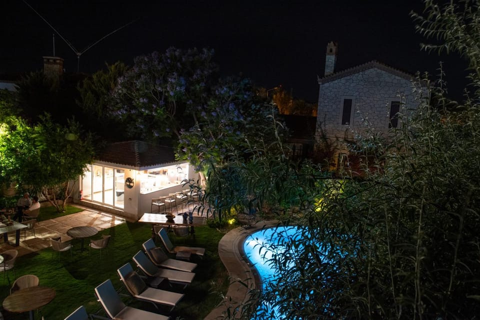 Restaurant/places to eat, Swimming pool
